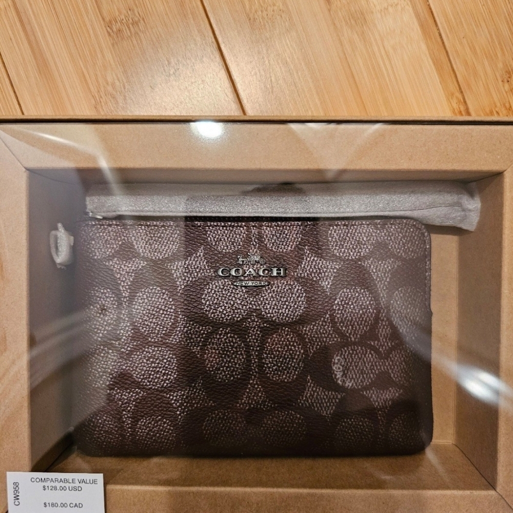 Coach  Corner Zip Wristlet NWT